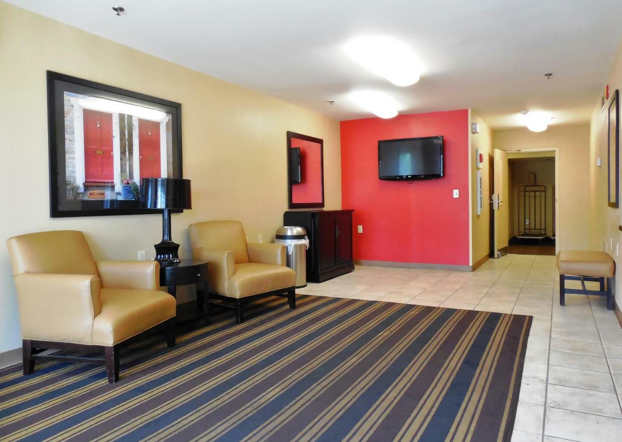 Suburban Studios Macon North Exteriör bild